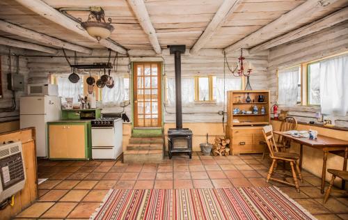 Kuchyň nebo kuchyňský kout v ubytování Taos Goji Farm & Eco-Lodge Retreat