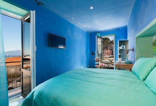 A bed or beds in a room at Estate4home - La Grotta Azzurra