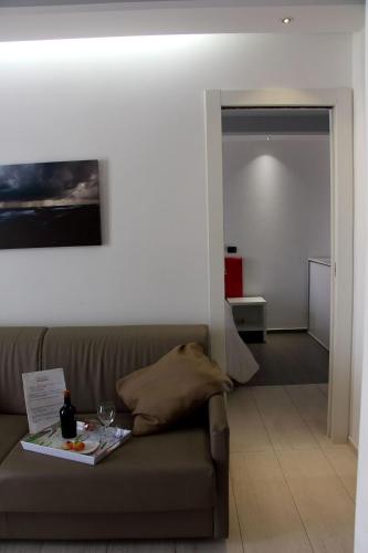 a living room with a couch and a table at Casa Vacanze Fardella Centrale in Trapani
