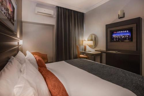 Łóżko lub łóżka w pokoju w obiekcie BON Hotel Abuja