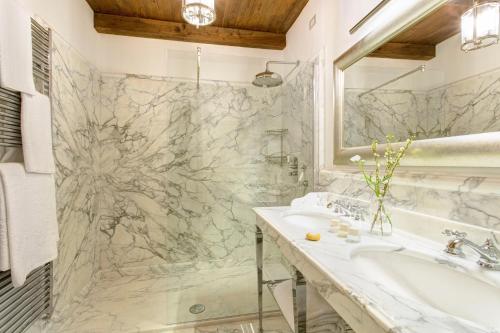a bathroom with a sink and a tub at Villa Le Calvane in Montespertoli