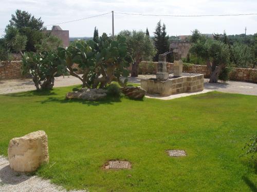 Κήπος έξω από το Masseria L'Antico Frantoio