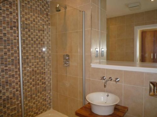 Ванная комната в Castlemartyr Holiday Lodges 2 Bed by Trident Holiday Homes