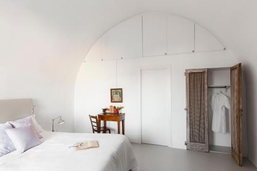 Llit o llits en una habitació de Angolo del Poeta - Maison de Charme