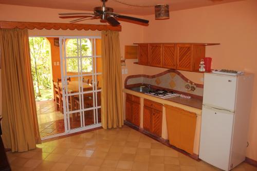 Una cocina o cocineta en Hotel - Residencial Madrugada