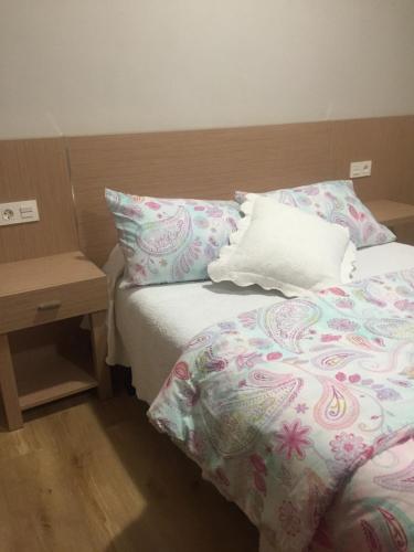 Ein Bett oder Betten in einem Zimmer der Unterkunft Pensión Cangas de Onis