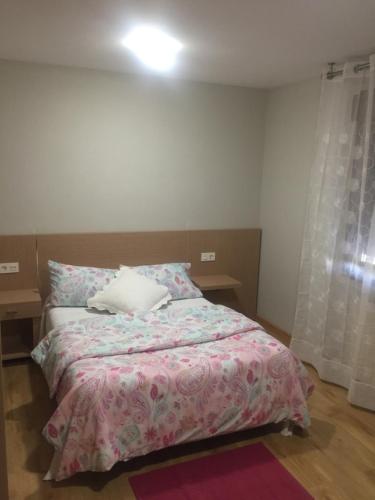 Ein Bett oder Betten in einem Zimmer der Unterkunft Pensión Cangas de Onis