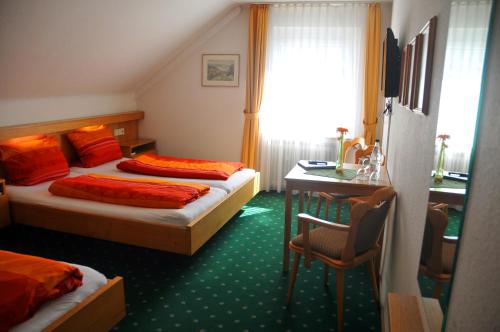 Postel nebo postele na pokoji v ubytování Hotel Niedersfeld-Winterberg