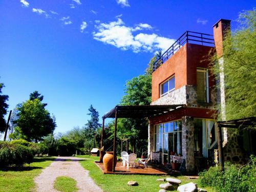 Κήπος έξω από το Cabañas Altos del Velazco