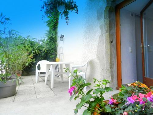 Κήπος έξω από το Gîte les Platanes