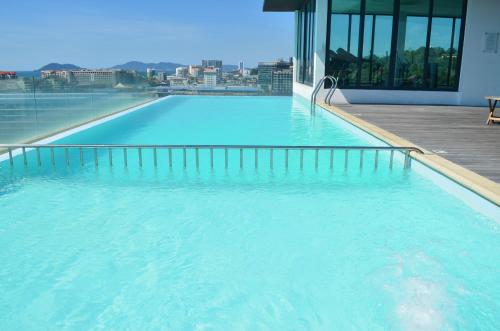 a large swimming pool on top of a building at Cozy Living Sky Apartment in Kota Kinabalu