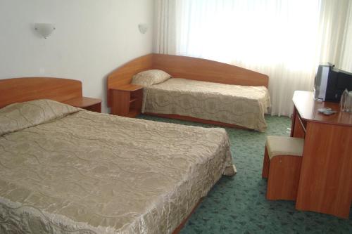 A bed or beds in a room at Hotel Astra