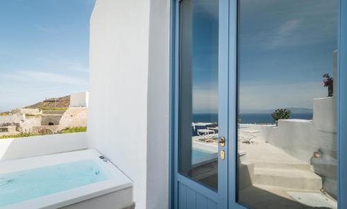 Nespecifikovaný výhled na moře nebo výhled na moře při pohledu z aparthotelu