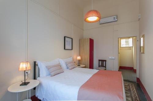 Postel nebo postele na pokoji v ubytování Hotel d'Azeglio Firenze