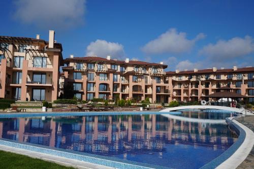 Piscina a Луксозни Апартаменти Калиакрия - Luxurious Apartments in Kaliakria Resort o a prop