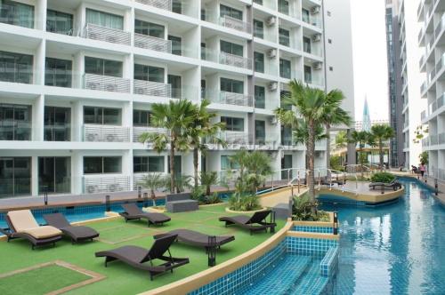 Piscine de l'établissement Laguna Beach Resort Pattaya ou située à proximité