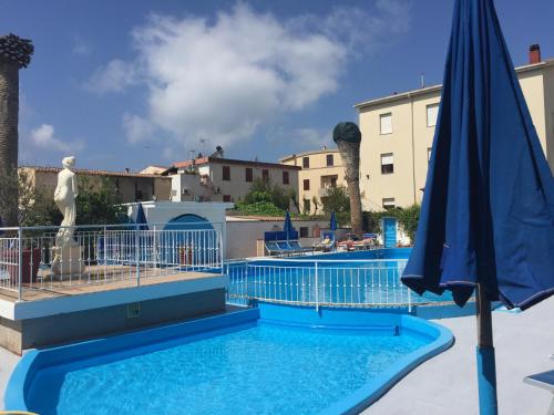 The swimming pool at or close to Hotel Riviera