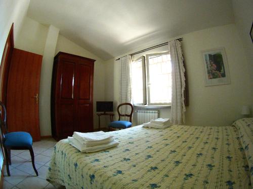 a bedroom with a bed with towels on it at Agriturismo Valle Siriaca in Castelnuovo di Porto