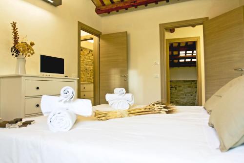 a bedroom with two towels on a bed at Residence San Martino in Erice