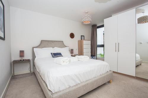 Cama o camas de una habitación en Beautiful Duplex Flat, can sleep 6 , close to tube