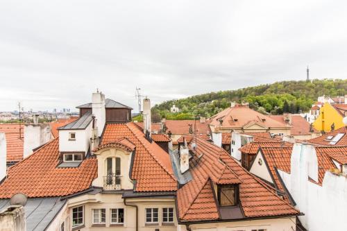 Nespecifikovaný výhled na destinaci Praha nebo výhled na město při pohledu z apartmánu