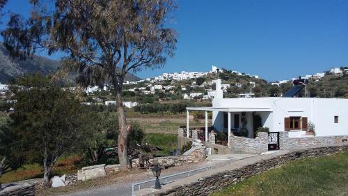 a white house with a hill in the background at Themonia in Apollonia