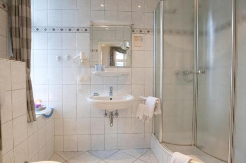 Kylpyhuone majoituspaikassa Hotel Restaurant Friedrichs