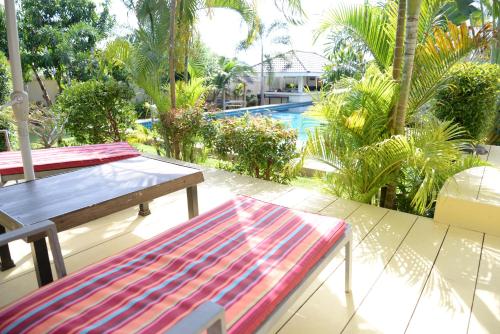 Swimming pool sa o malapit sa Bangsaray Villa