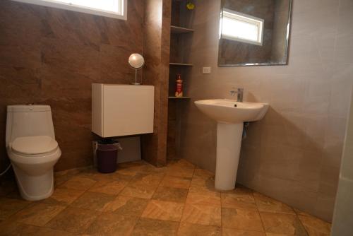 Bathroom sa Bangsaray Villa