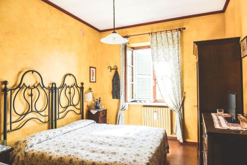 a bedroom with a bed and a window at Cascina Lissona in Asti