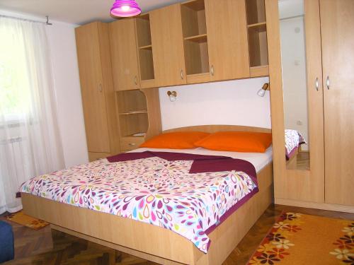 Łóżko lub łóżka w pokoju w obiekcie Apartments Ines