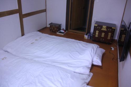 Dasomchae Hanok stayにあるテレビまたはエンターテインメントセンター