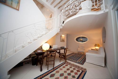a staircase with a table and a dining room at La Settima Luna Hotel in Canneto