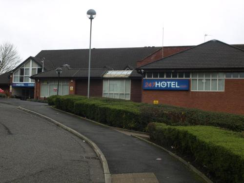 a street in front of a building with a hotel at 247Hotel in Oldham