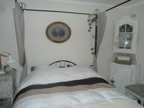 Un pat sau paturi într-o cameră la Passe-Partout