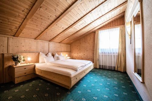 A bed or beds in a room at Hotel Kristall