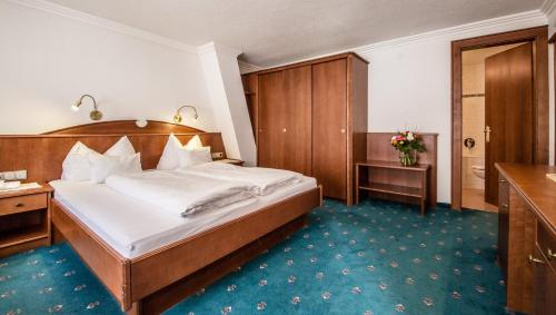 a hotel room with a bed and a bathroom at Hotel Kristall in Sankt Anton am Arlberg