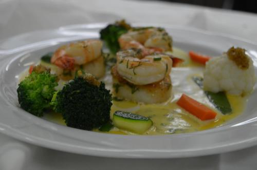 a plate of food with shrimp broccoli and cauliflower at Castell Hotel & Restaurant in Leinsweiler