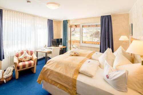 Postel nebo postele na pokoji v ubytování Hotel Krone Igelsberg