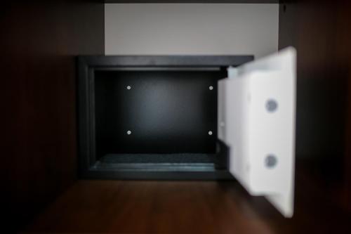 an opening in a room with a black wall at Garni Hotel Radović in Kragujevac