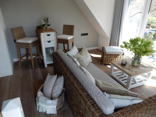 a living room with a couch and a table at Hotel Leegerpark in Greetsiel