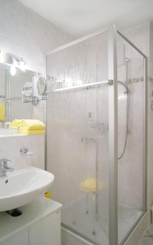 Ένα μπάνιο στο Europa Residenz Deluxe Suite 307 mit einem Schlafzimmer, 2 Balkone, Doppelstellplatz, zwei Bäder
