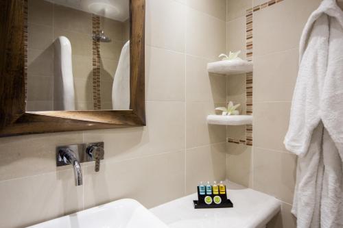 Koupelna v ubytování Daedalus Hotel