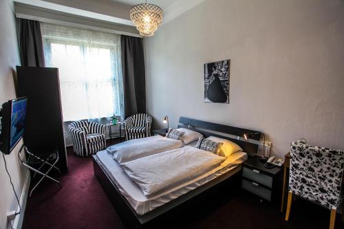 Un ou plusieurs lits dans un hébergement de l'établissement Hotel Fresena im Dammtorpalais