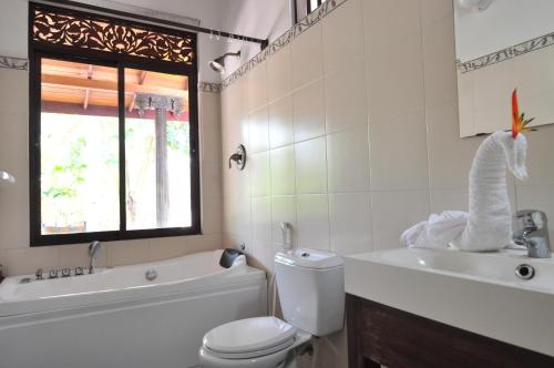 Gallery image of The Waves Beach Chalets in Tangalle