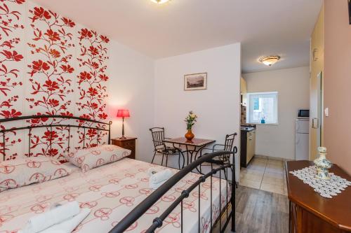 En eller flere senge i et værelse på Apartments Antonio