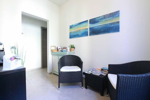 a living room with two chairs and a table at La Rosa Dei Venti in Monterosso al Mare