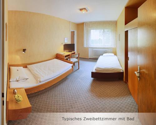 Tempat tidur dalam kamar di Hotel Keinath Stuttgart