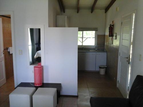 a living room with a red vase sitting on a table at Complejo Colon Village in Colón