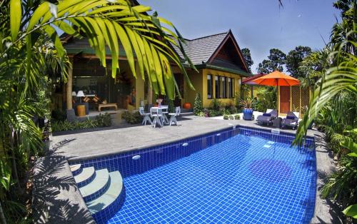 Kolam renang di atau dekat dengan Villa Amber
